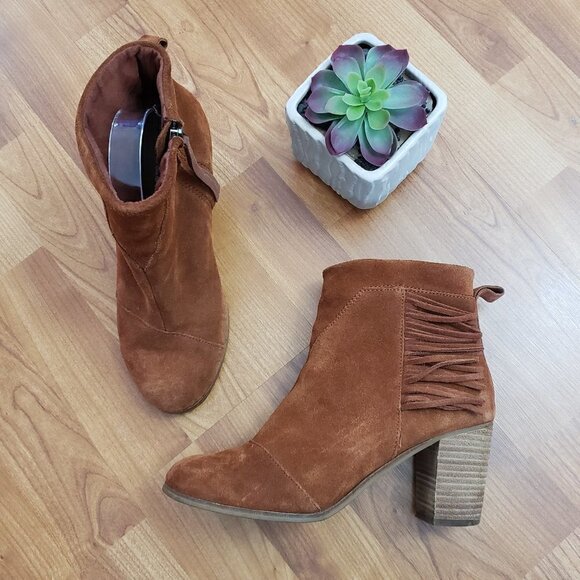TOMS Lunata Cognac Whiskey Suede Tassel Fringe Boho Ankle Boots Size 8.5 - Picture 1 of 11